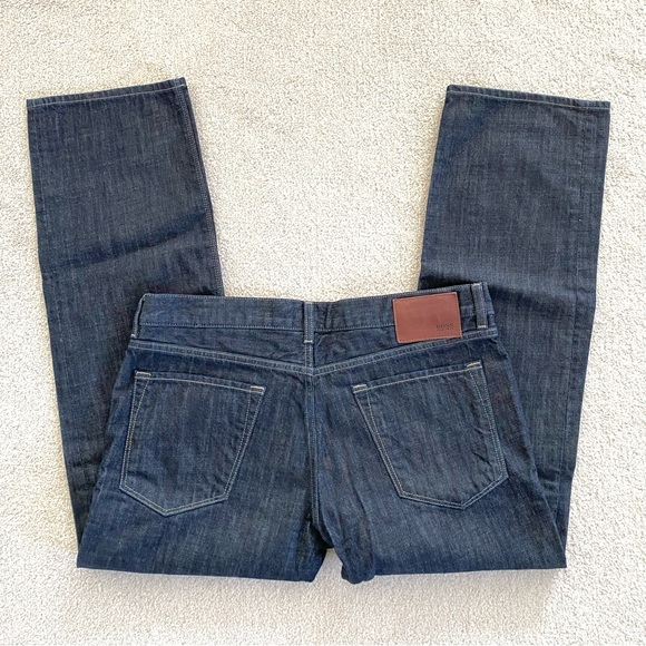 NEW Hugo Boss 38x30 Regular Fit Dark Wash Maine Jeans - Picture 4 of 10